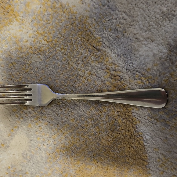 Amazon Basic Silverware Set - Picture 5 of 12